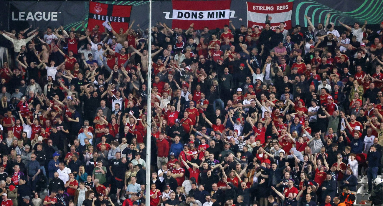 Οπαδοί της Αμπερντίν στην Τούμπα σε αγώνα με τον ΠΑΟΚ / Πηγή: Intime