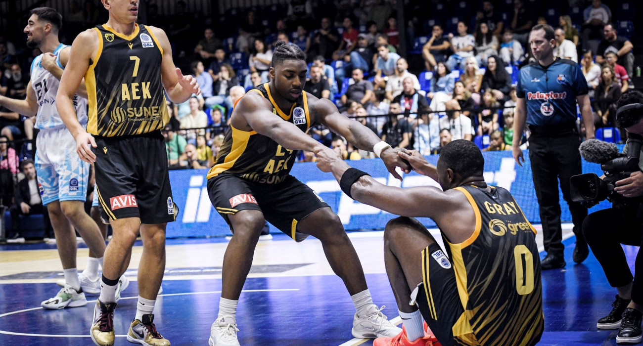 Φλιώνης, Μπάρτλεϊ και Γκρέι, στο παιχνίδι της ΑΕΚ με την Καρδίτσα, Πηγή: Intime