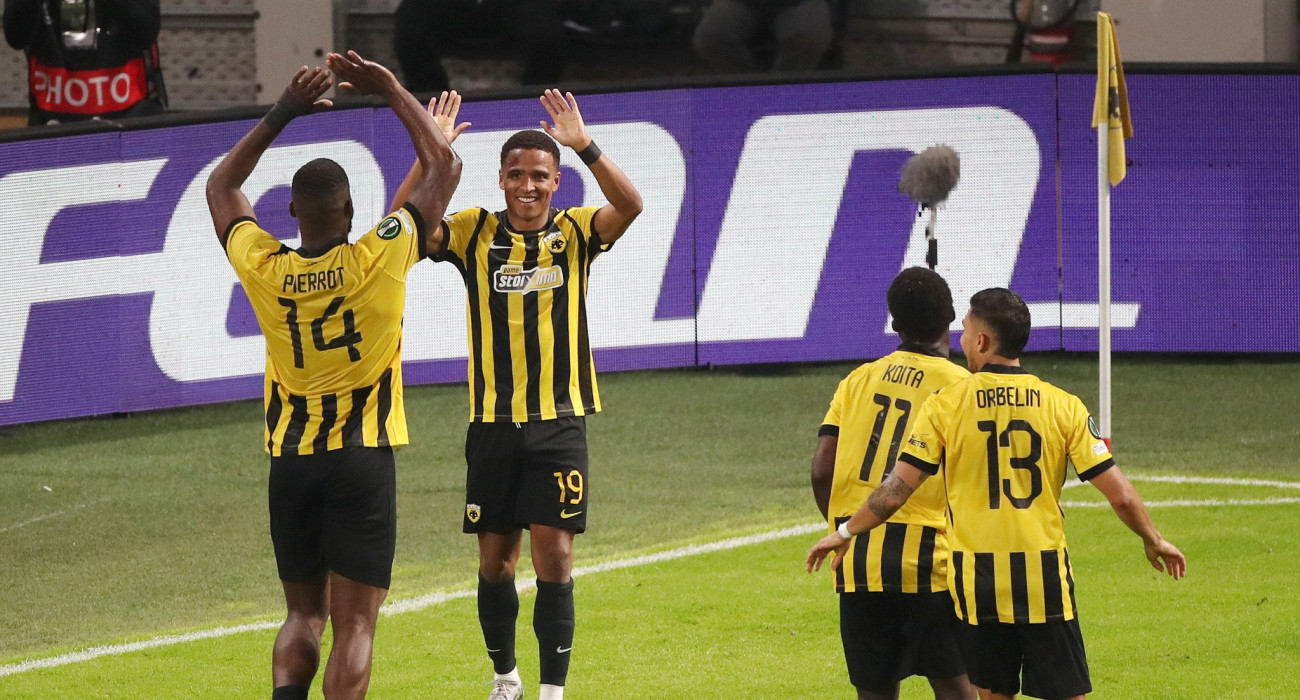 Οι παίκτες της ΑΕΚ πανηγυρίζουν / Πηγή: Intime