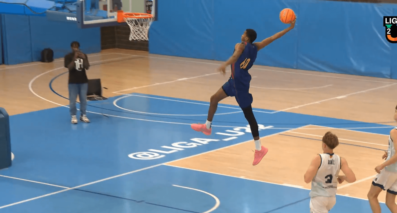 Η... πτήση του 13χρονου Νταμπόνε