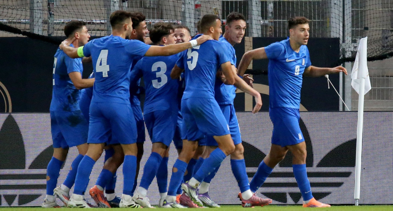 Οι ποδοσφαιριστές της Εθνικής Ελπίδων πανηγυρίζουν / Πηγή: Imago