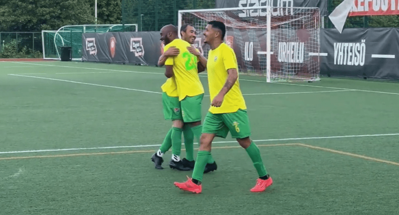 Ποδοσφαιριστές της Φίνκουρντ πανηγυρίζουν / Screenshot