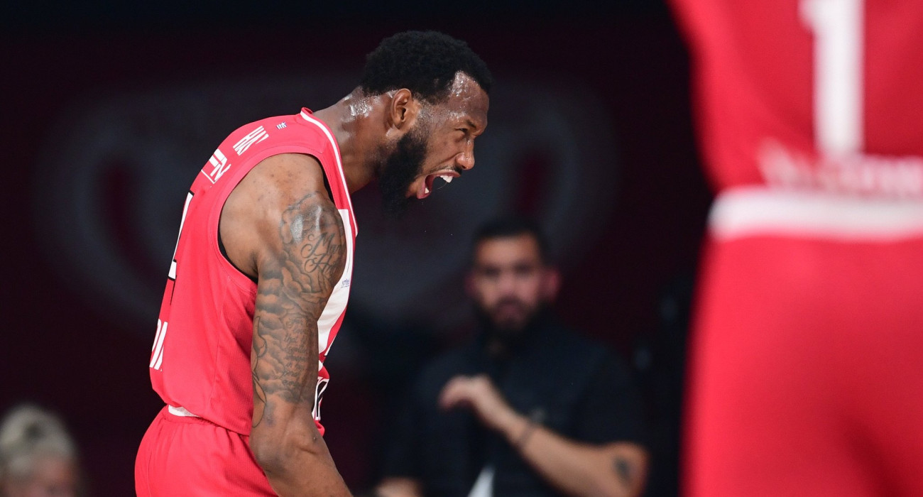 Μήνυμα ανασύνταξης από τον Ολυμπιακό: «Τα κεφάλια ψηλά»