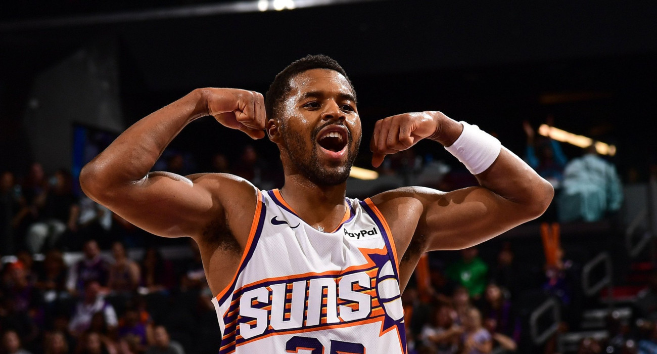 O Τζάρεντ Μπάτλερ σε μία από τις... φιλικές εμφανίσεις του με τους Φοίνιξ Σανς / Πηγή: Kate Frese / NBAE via Getty Images