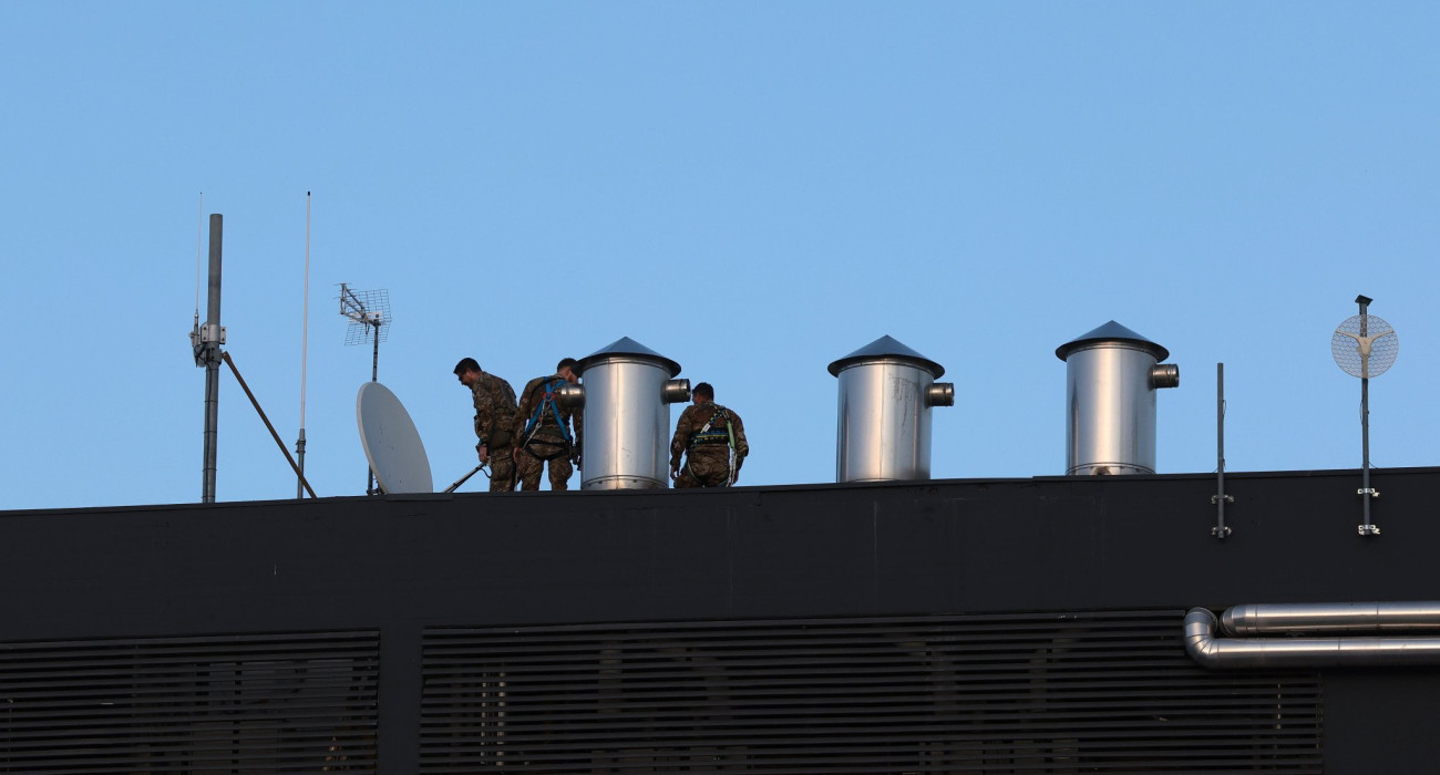 Οι ελεύθεροι σκοπευτές πάνω από γήπεδο / Πηγή: Getty Images