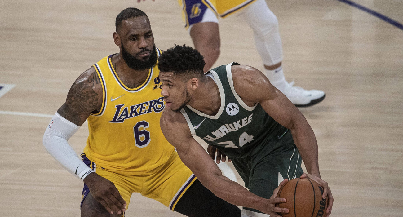 Ο ΛεΜπρόν Τζέιμς σε προσωπική «μονομαχία» με τον Γιάννη Αντετοκούνμπο / Πηγή: Imago