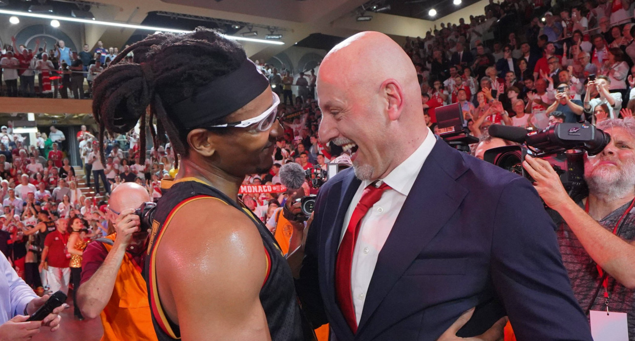 Ο Τσίμα Μονέκε αγκαλιά με τον Σάσα Ομπράντοβιτς, στο Μονακό, Πηγή: Imago