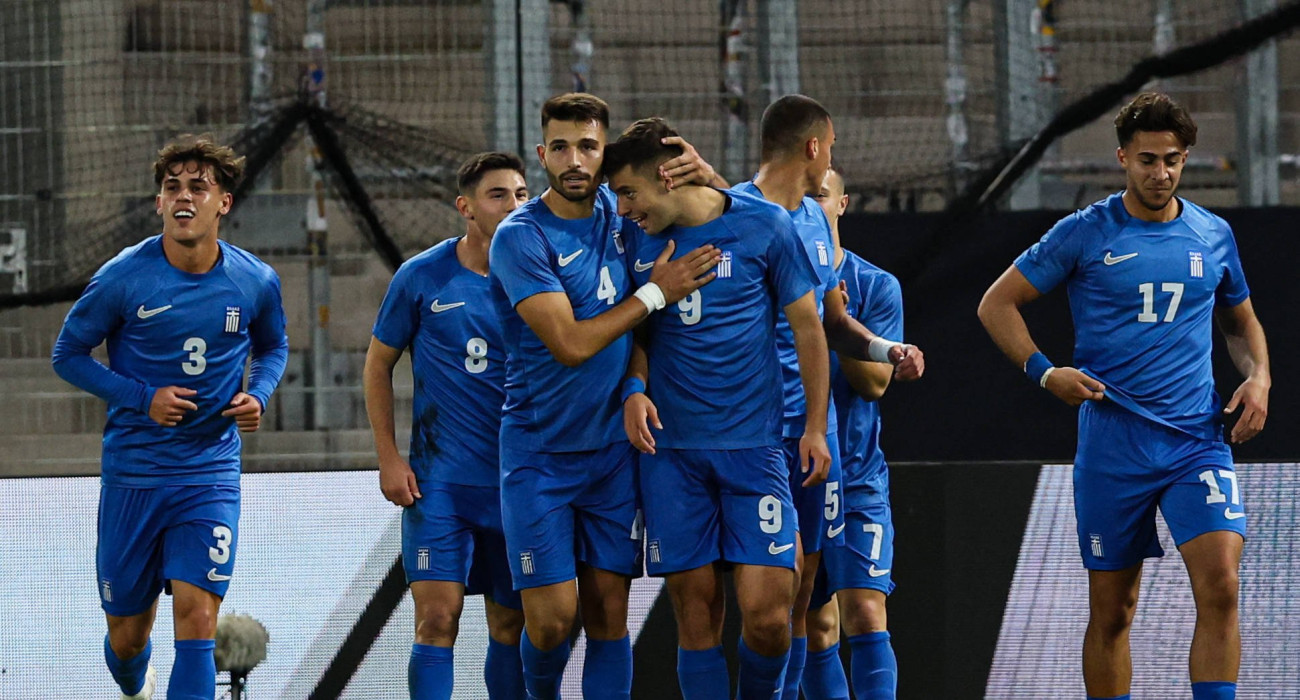 Η Εθνική Ελπίδων πανηγυρίζει το γκολ επί της Λετονίας / Πηγή: Imago