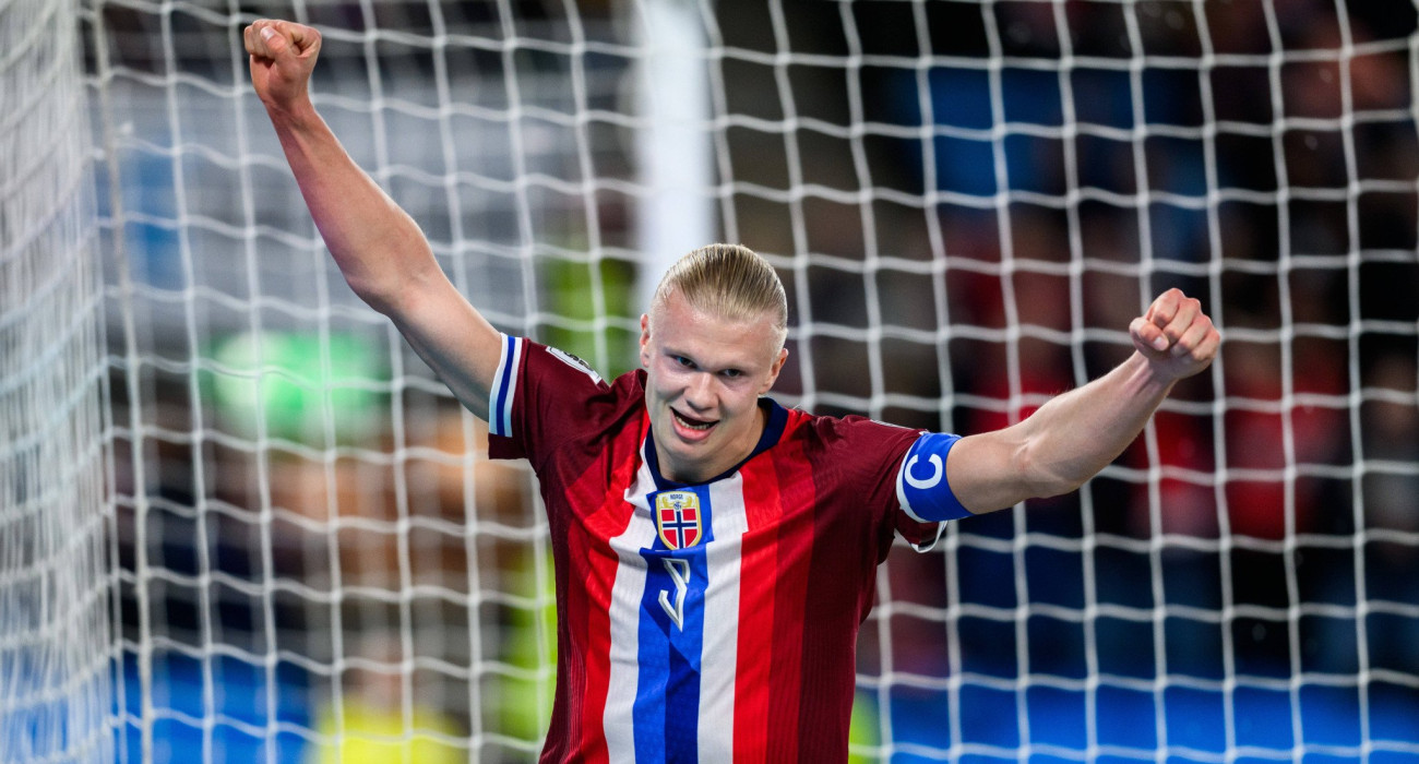 Ο Έρλινγκ Χάαλαντ πανηγυρίζει με τη φανέλα της εθνικής Νορβηγίας / Πηγή: Imago