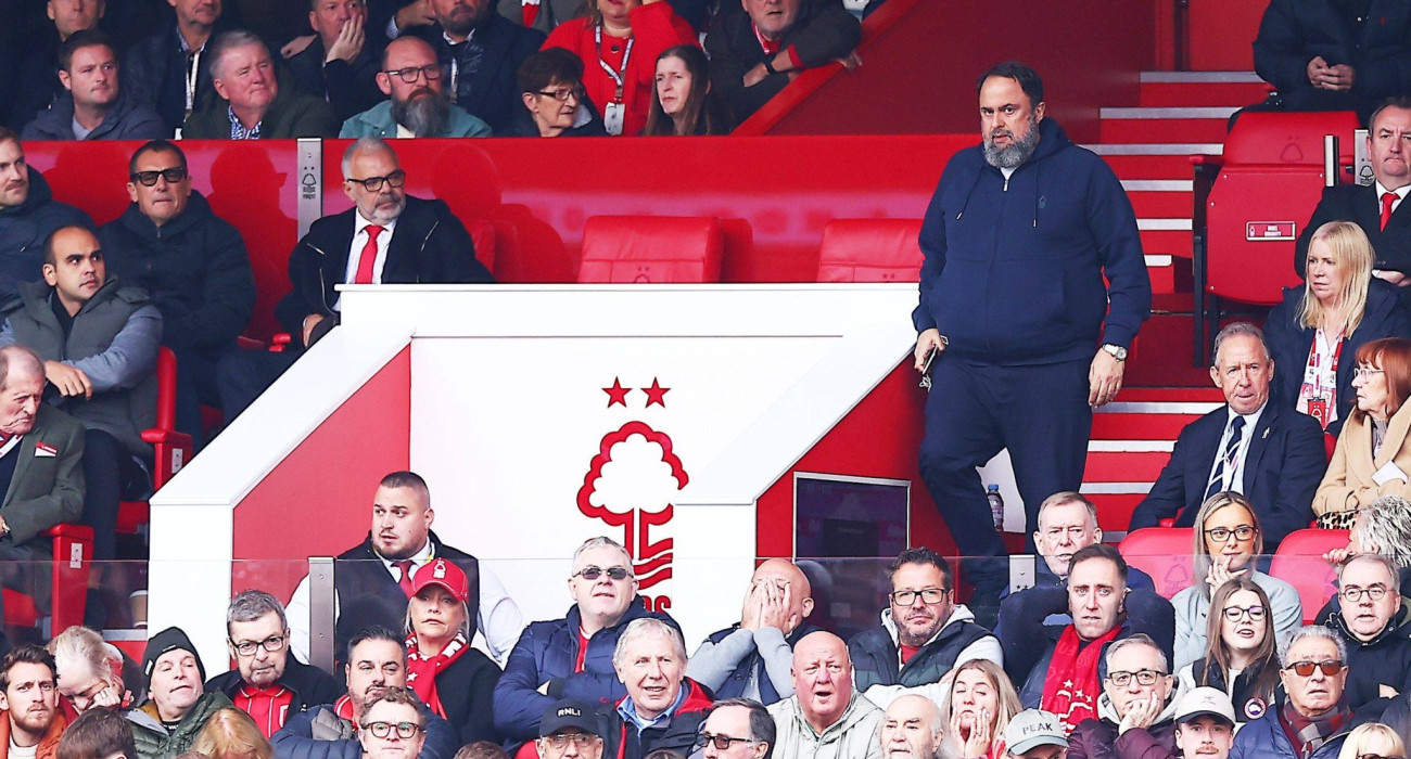 Ο Βαγγέλης Μαρινάκης φεύγει από το «City Ground» / Πηγή: Imago