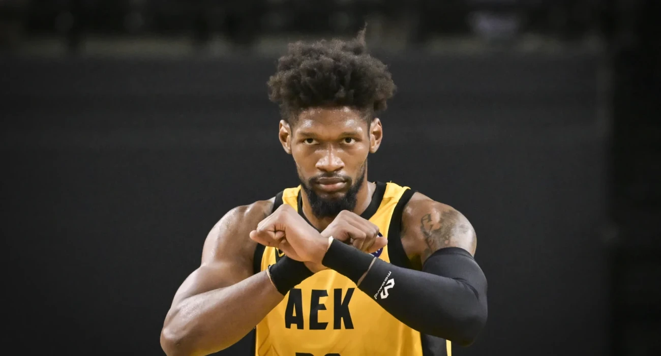Ο Κρις Σίλβα γίνεται παράγοντας στο παιχνίδι της ΑΕΚ και «λύνει» τα χέρια του Σάκοτα