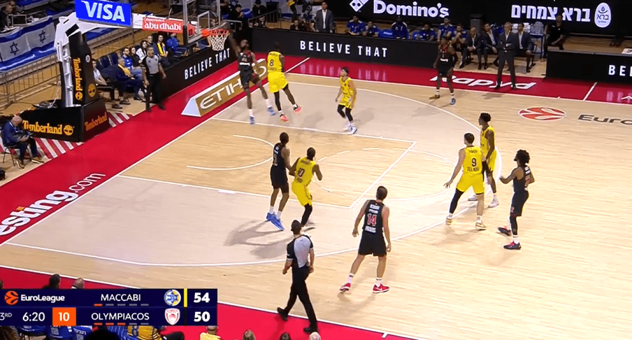 Τους πήρε παραμάζωμα ο Χολ με εντυπωσιακό κάρφωμα στο Μακάμπι - Ολυμπιακός (video)