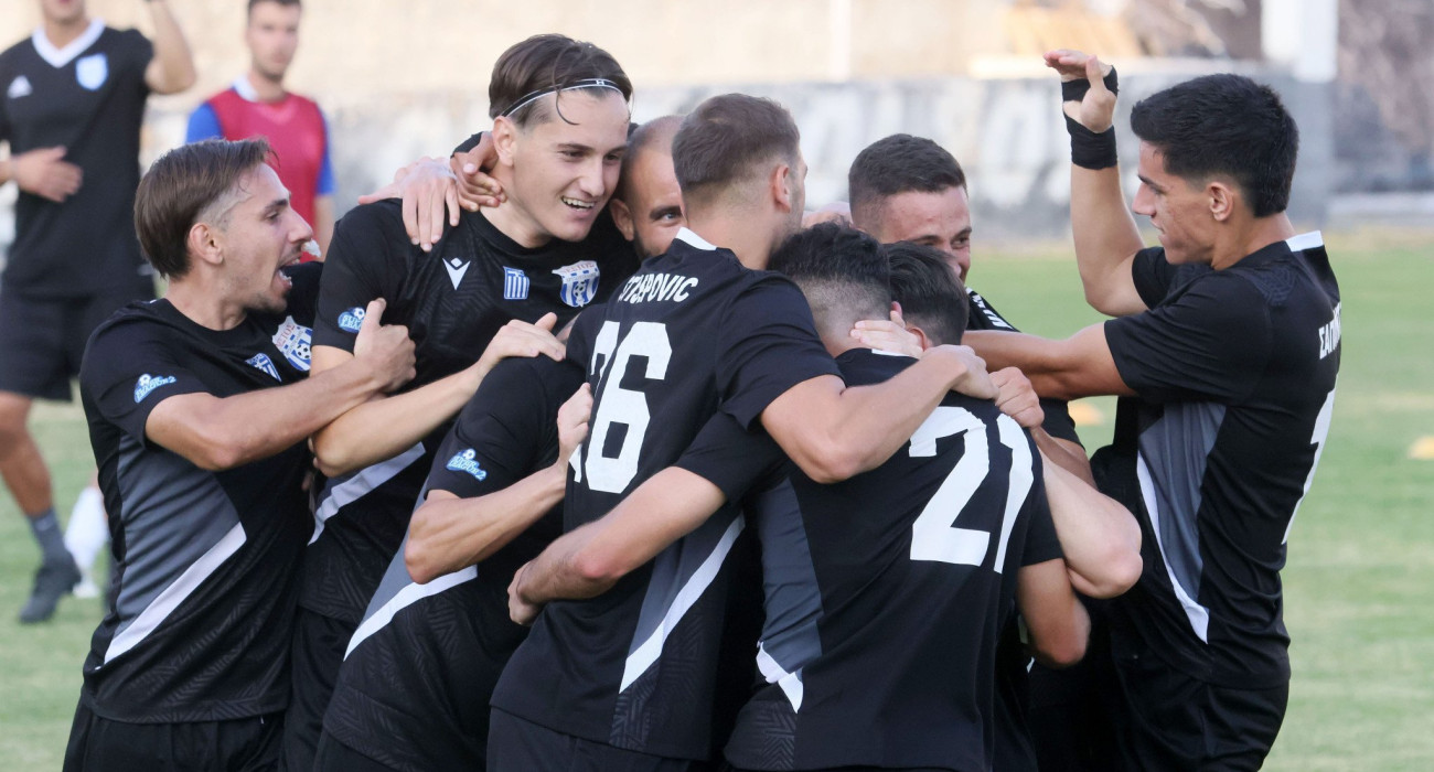 Οι ποδοσφαιριστές του Νέστου Χρυσούπολης πανηγυρίζουν / Πηγή: Intime