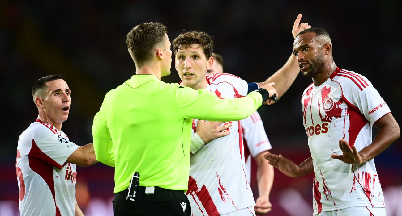 Διαμαρτυρίες των ποδοσφαιριστών του Ολυμπιακού για την διαιτησία / Πηγή: Eurokinissi