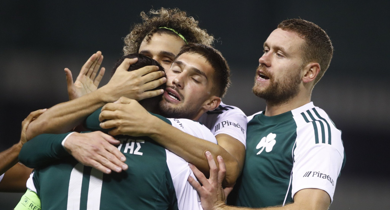 Οι παίκτες του Παναθηναϊκού πανηγυρίζουν το γκολ του Άνταμ Τσέριν στον αγώνα με τον Ατρόμητο - ΠΗΓΗ: Eurokinissi