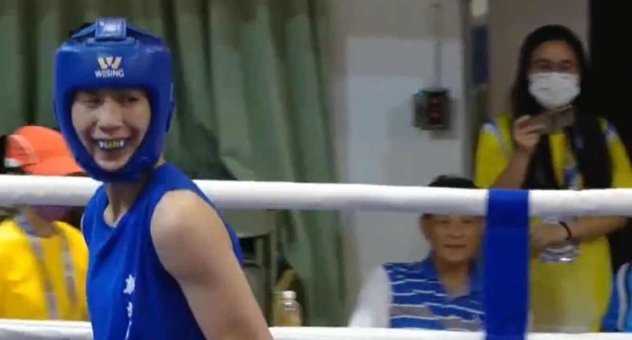 Γυναίκα πυγμάχος, που κατηγορείται ότι είναι άνδρας, έριξε με τη μία νοκ άουτ την αντίπαλό της (video)