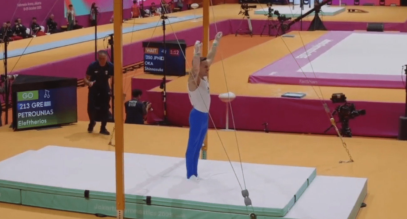 Λευτέρης Πετρούνιας / Screenshot