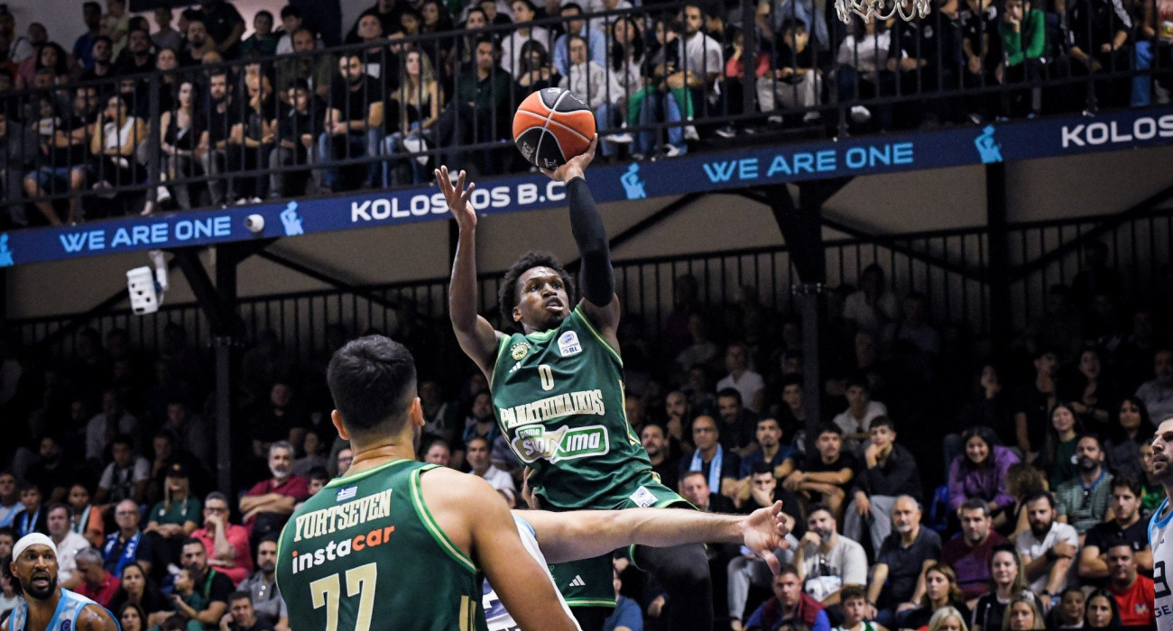 Ο Τι Τζέι Σορτς εκτελεί με τη φανέλα του Παναθηναϊκού