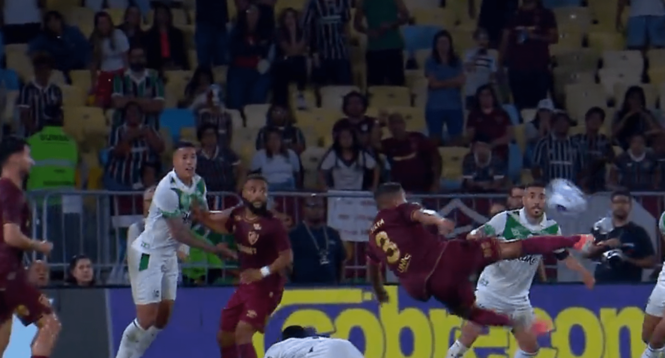 Η στιγμή που ο Τιάγκο Σίλβα σκοράρει / Screenshot