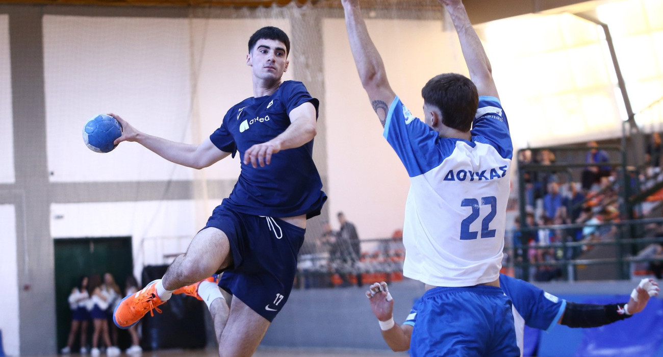 Φάση από το ματς των ΕΣΝ Βριλησσίων με τον ΑΣΕ Δούκα στην πέμπτη αγωνιστική της Handball Premier / Πηγή: Intime