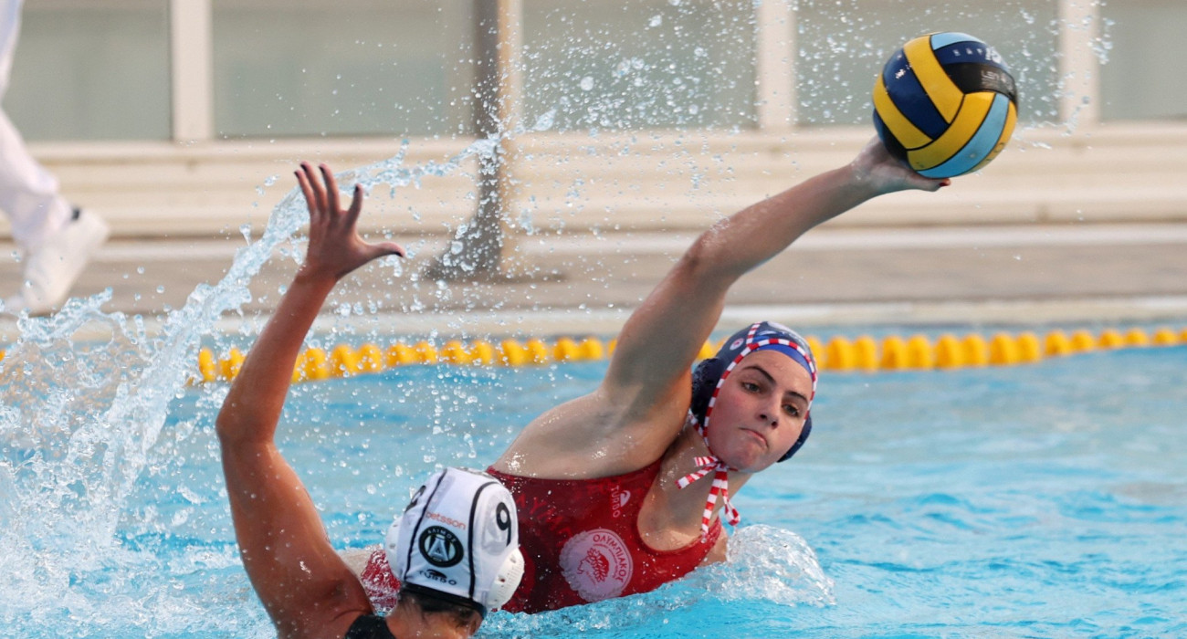 Φάση από τον αγώνα του Ολυμπιακού με τον Άλιμο ΝΑΣ για τη δεύτερη αγωνιστική της Waterpolo League Γυναικών / Πηγή: Intime