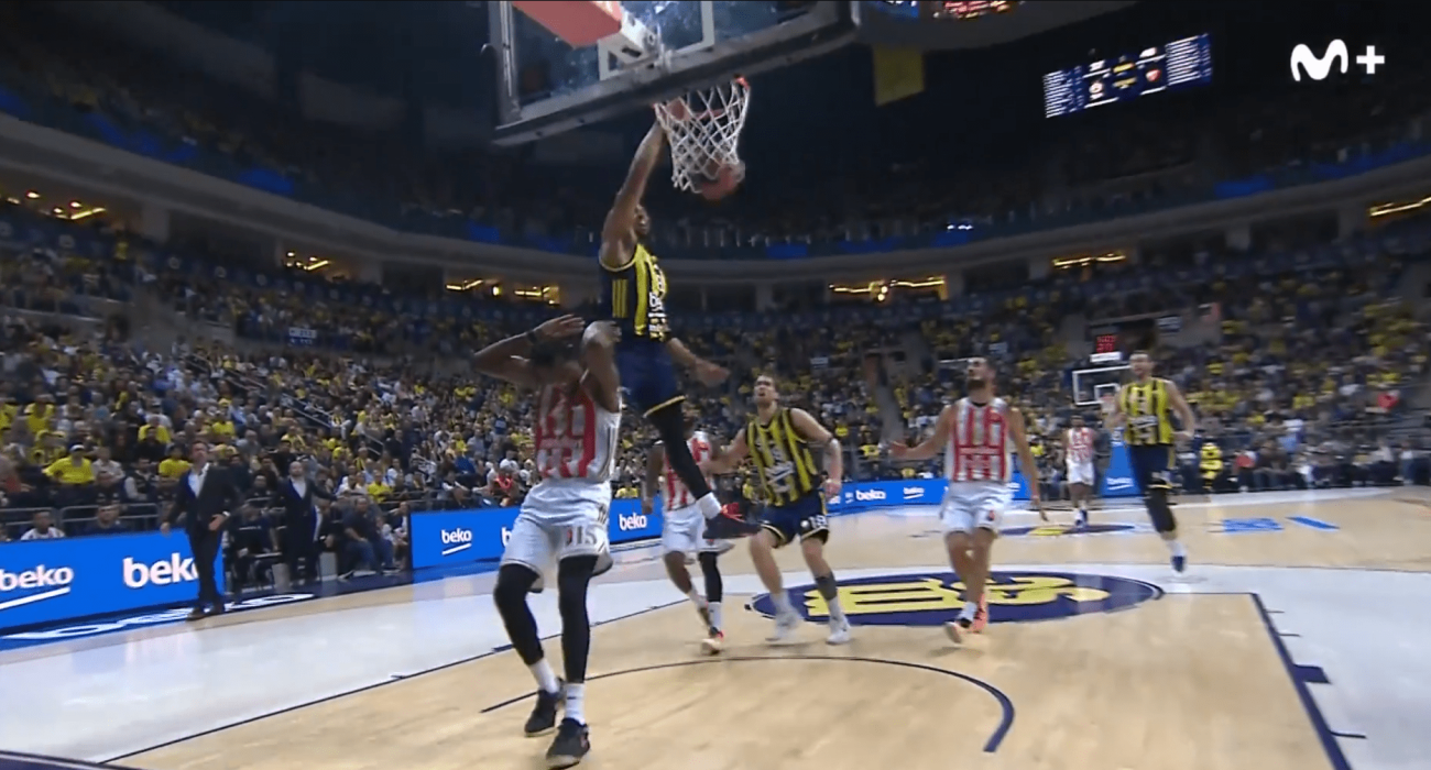 Αιφνιδιασμός για τη Φενέρ και τρομερό κάρφωμα από τον Χόρτον-Τάκερ (video)