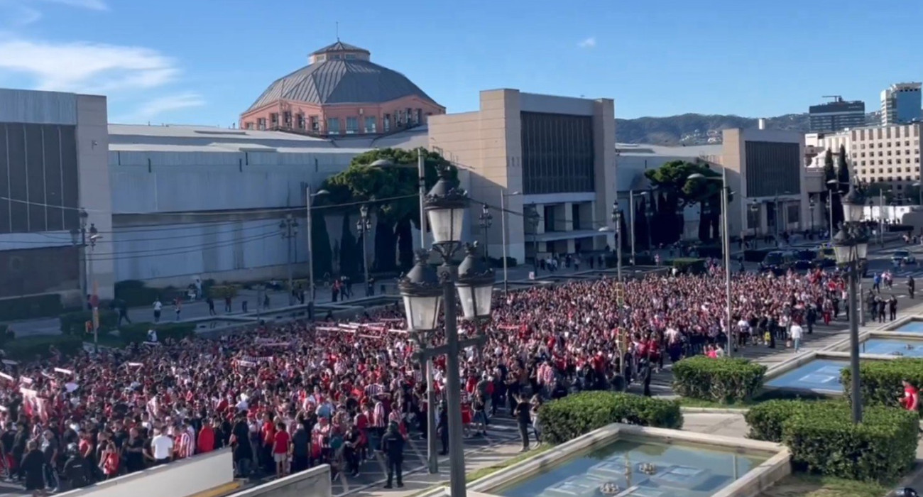 Οπαδοί του Ολυμπιακού στη Βαρκελώνη / Screenshot