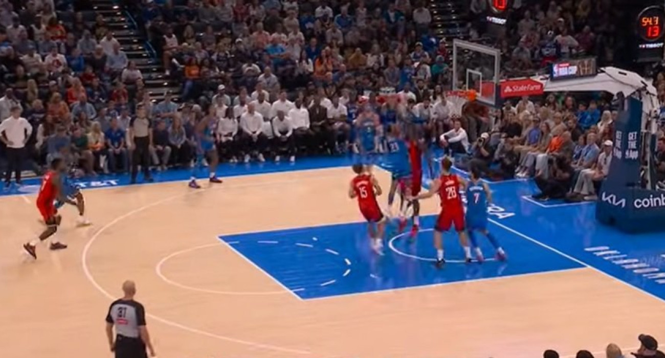 Ο Άαρον Ουίγκινς έκανε poster τον Κλιντ Καπέλα - Screenshot