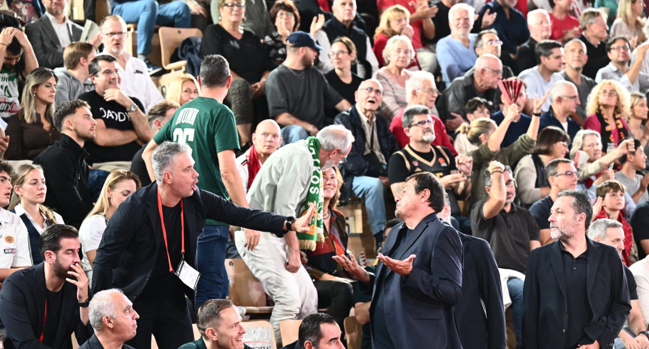 Ο Εργκίν Αταμάν, συνομιλεί με τον Δημήτρη Κοντό,Πηγή: Βαγγέλης Στόλης