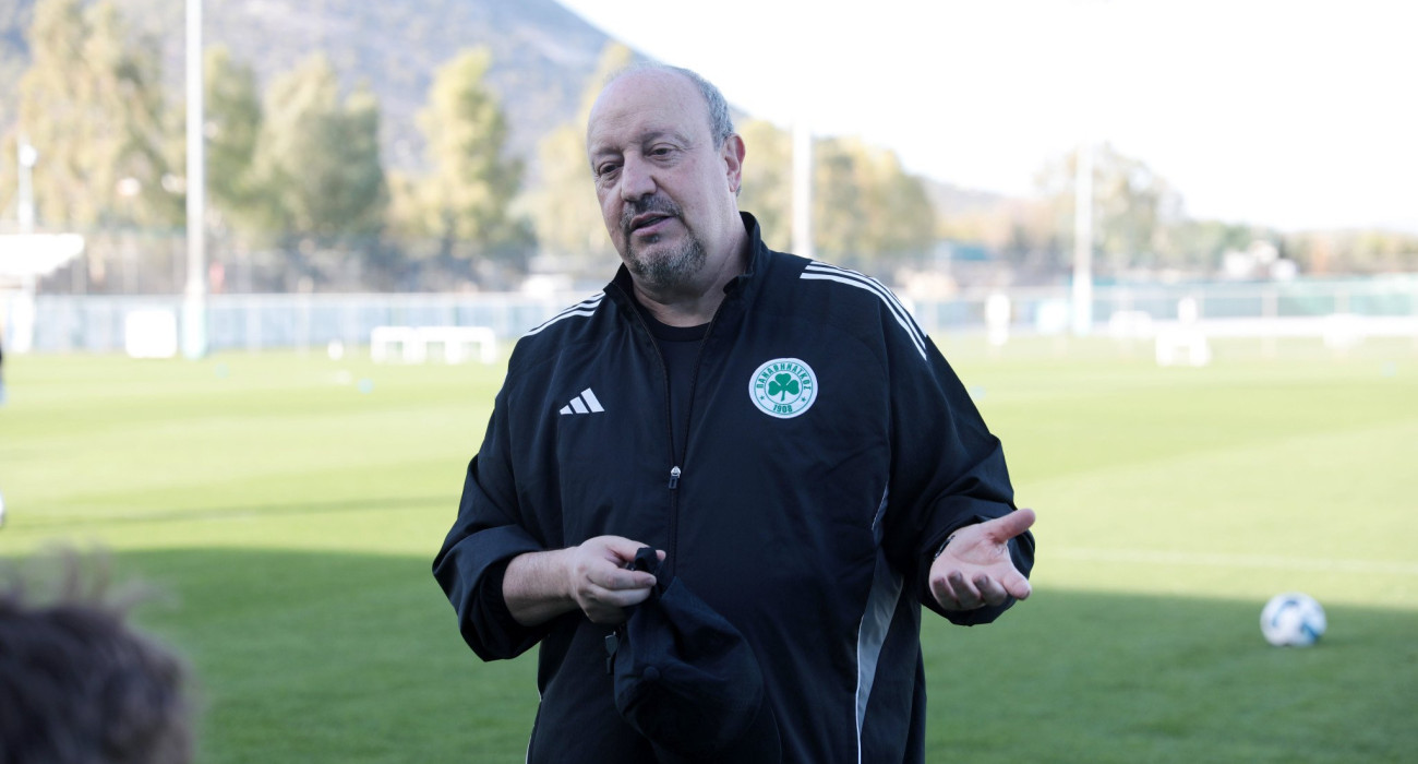 Ο Ράφα Μπενίτεθ με την φόρμα του Παναθηναϊκού / Πηγή: InTime