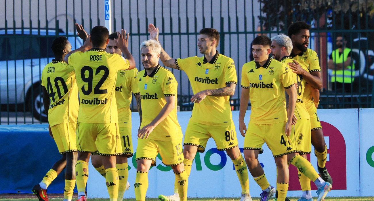 Οι παίκτες του Άρη πανηγυρίζουν ένα απο τα γκολ με το Αιγάλεω/Πηγή: Intime