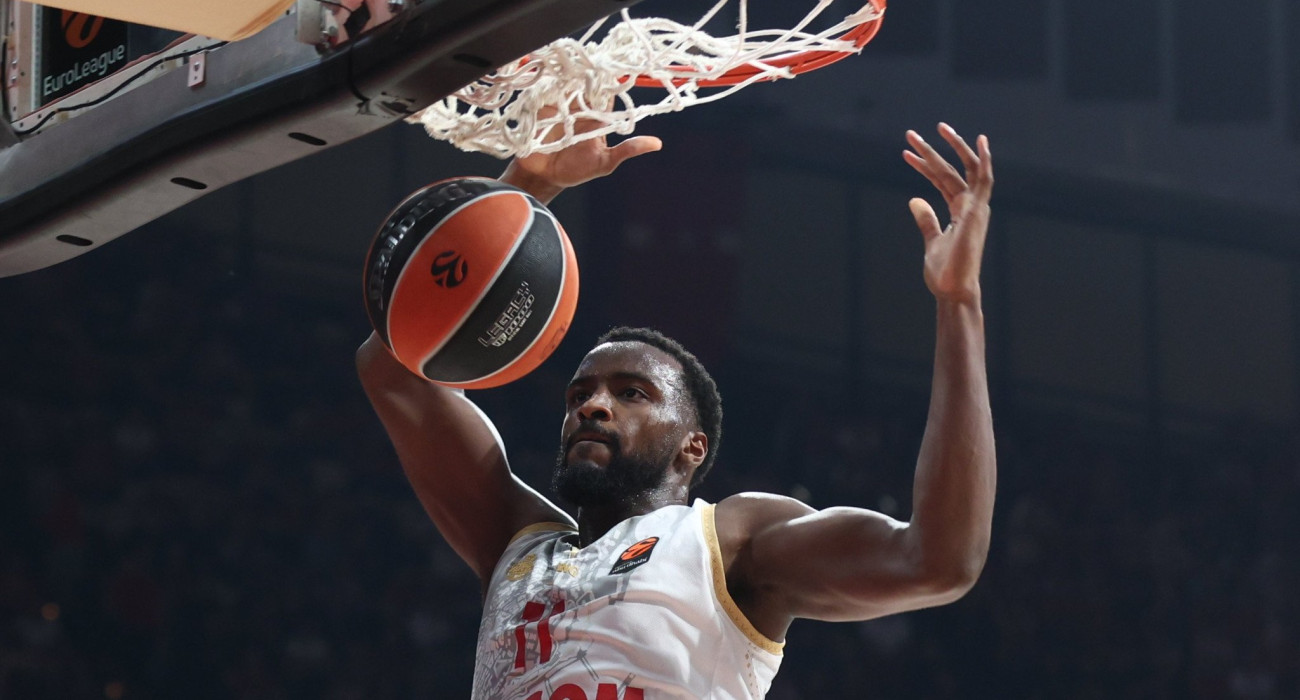 Ο απίθανος Άλφα Ντιαλό καρφώνει στο ΣΕΦ / Πηγή: ΙΝΤΙΜΕ