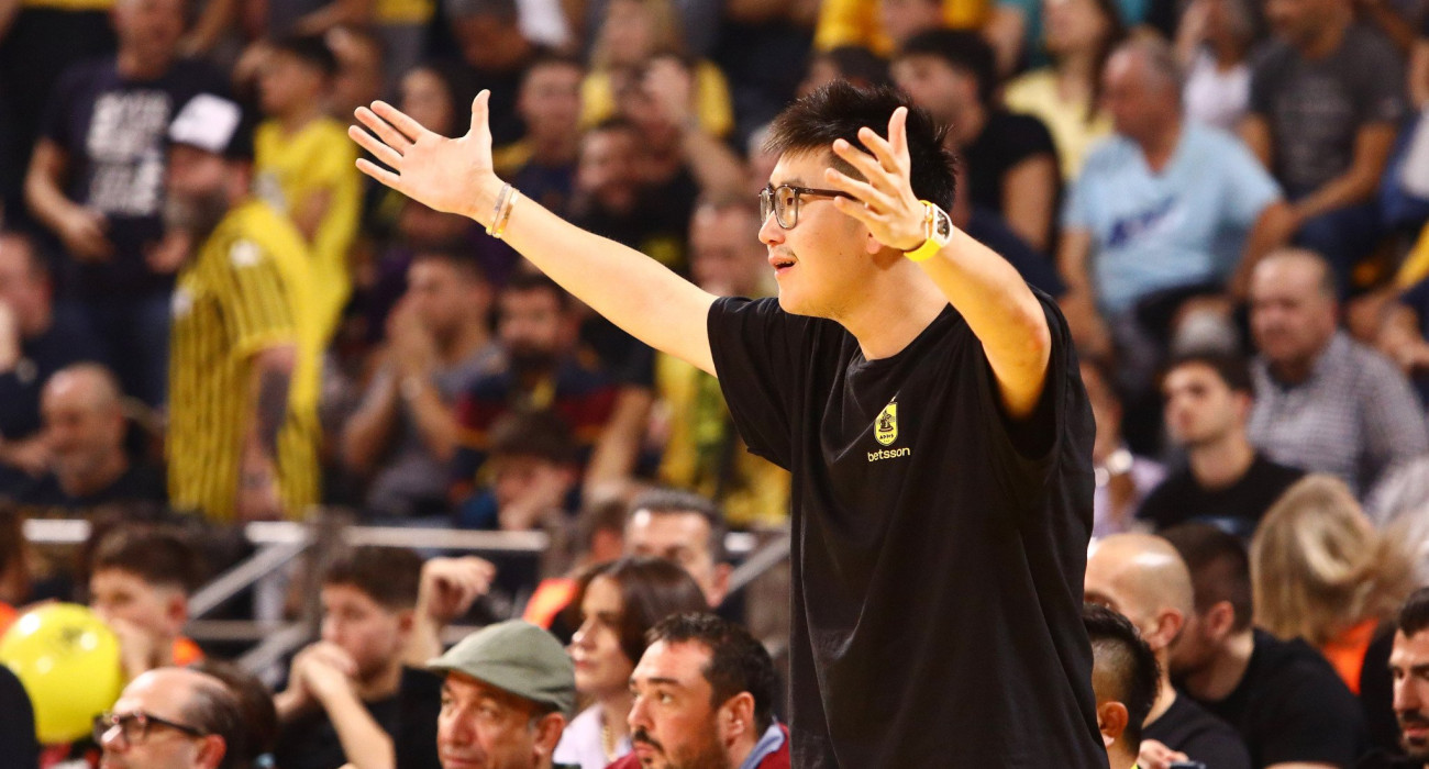 Διαμαρτύρεται έντονα ο Ρ΄΄ίτσαρντ Σιάο για απόφαση στο ντέρμπι, Πηγή: Intime