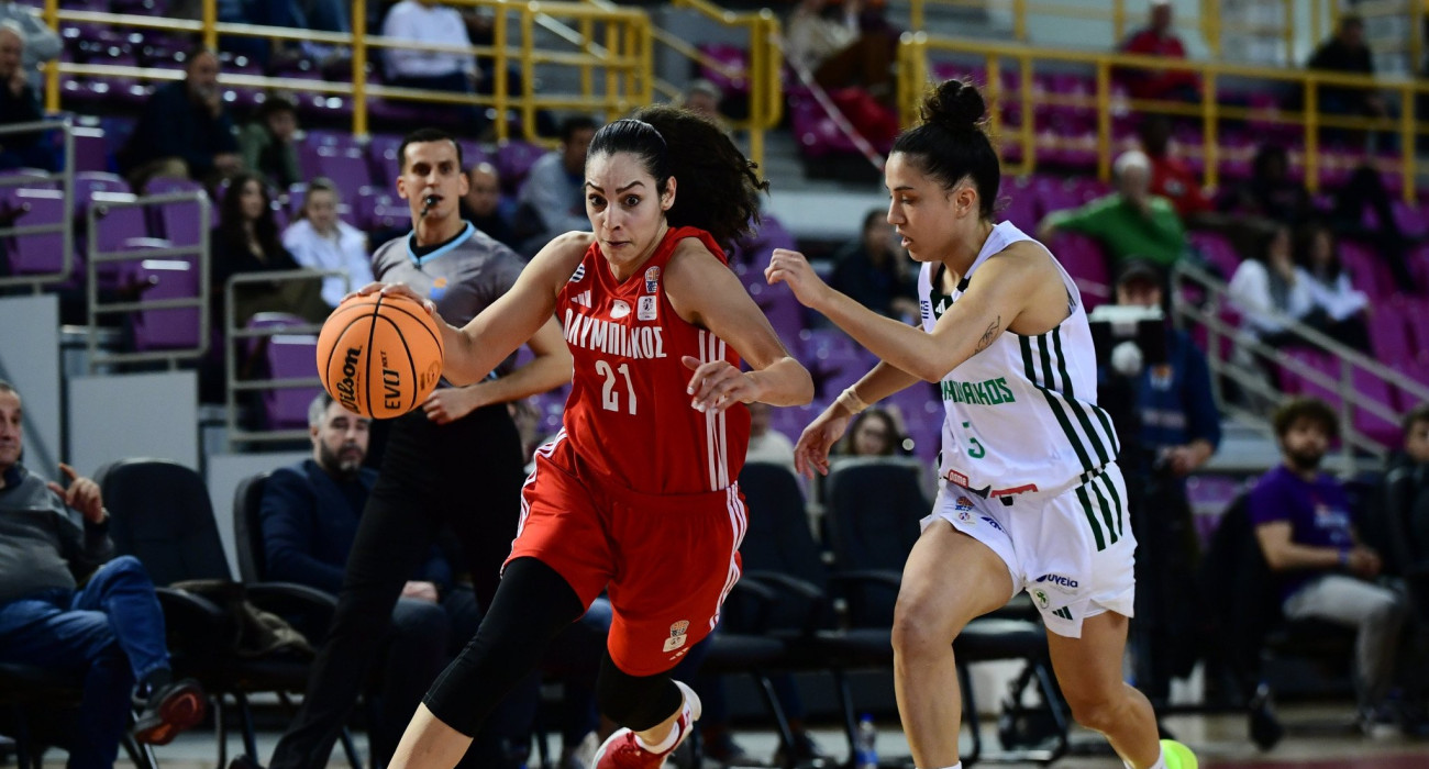 Φάση από το Ολυμπιακός - Παναθηναϊκός στο μπάσκετ γυναικών/Πηγή: Eurokinissi