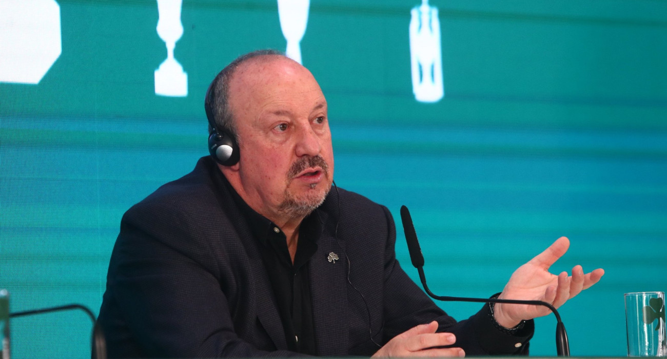 Ο Ράφα Μπενίτεθ κατά την παρουσίασή του από τον Παναθηναϊκό/Πηγή: Eurokinissi