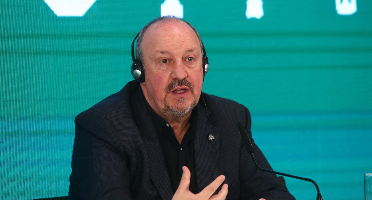 Ο Ράφα Μπενίτεθ κατά την παρουσίασή του από τον Παναθηναϊκό/ Πηγή; Eurokinissi