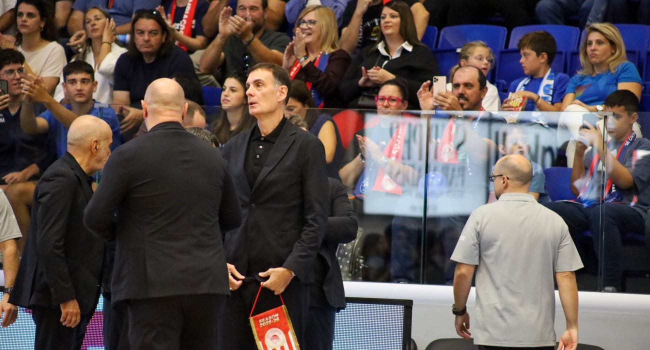 Ο Γιώργος Μπαρτζώκας στο παιχνίδι του Ολυμπιακού με τη Μύκονο, Πηγή: Eurokinissi