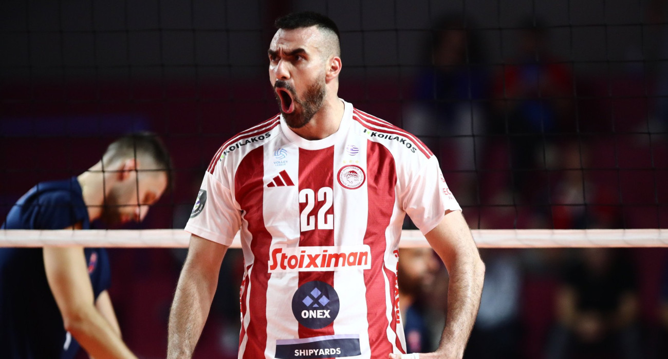 Ο Δημοσθένης Λινάρδος με την φανέλα του Ολυμπιακού στην πρεμιέρα της Volley League / Πηγή: Eurokinissi