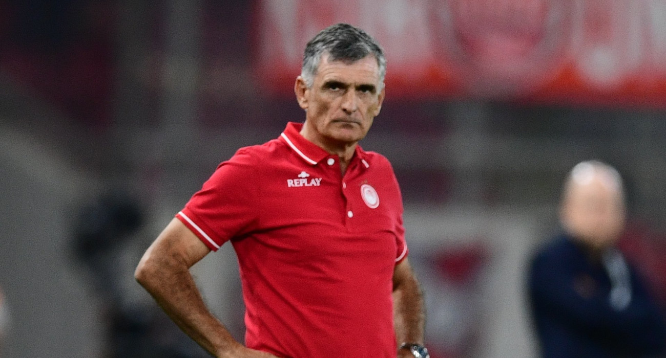 Ο Χοσέ Λουίς Μεντιλίμπαρ στον πάγκο του Ολυμπιακού / Πηγή: Eurokinissi