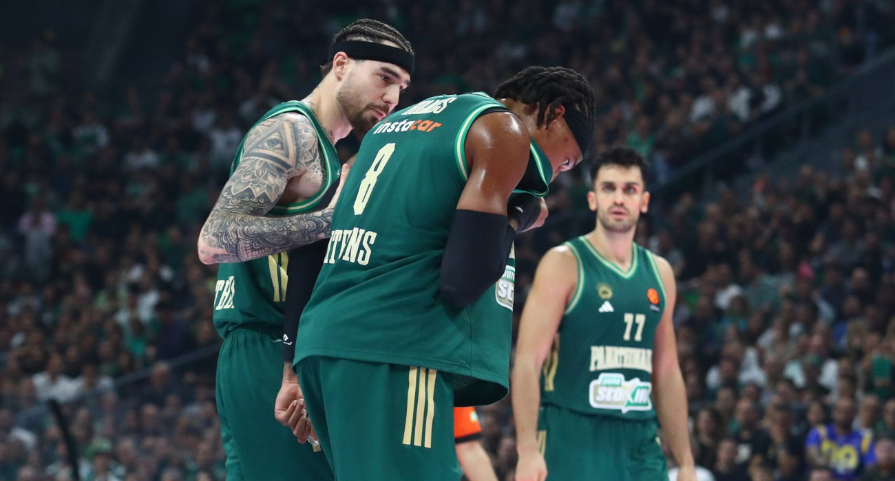 Ο Ρισόν Χολμς αποχωρεί από το glass floor του ΟΑΚΑ, υποβασταζόμενος, Πηγή; Eurokinissi