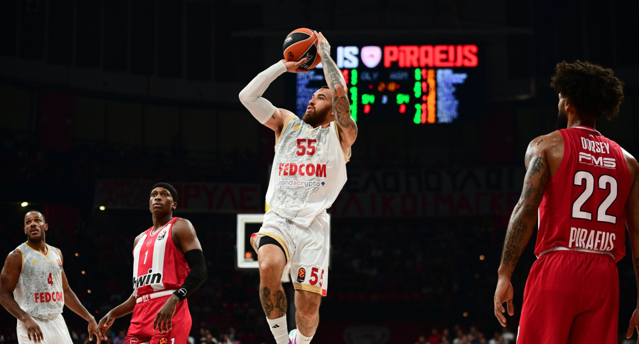 Ο Μάικ Τζέιμς της Μονακό έκανε... ζημιά στον Ολυμπιακό / Πηγή: Eurokinissi