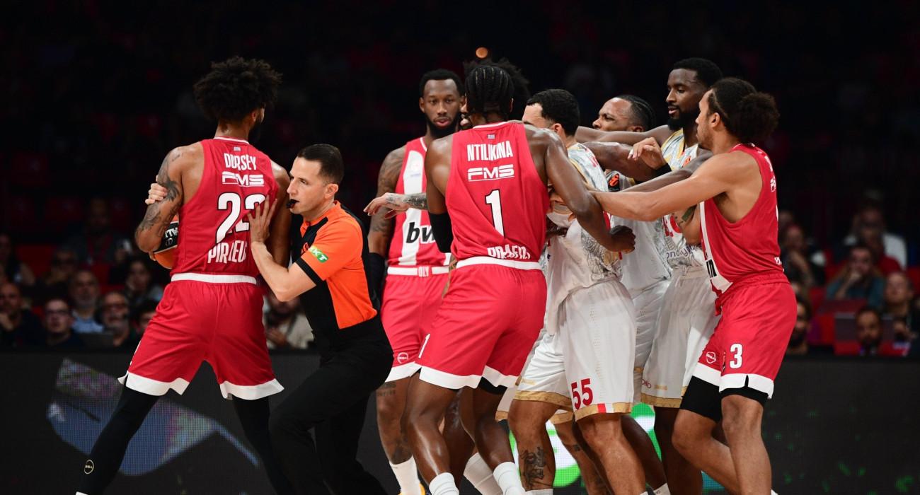 Πιάστηκαν στα χέρια οι παίκτες της Μονακό και αυτοί του Ολυμπιακού