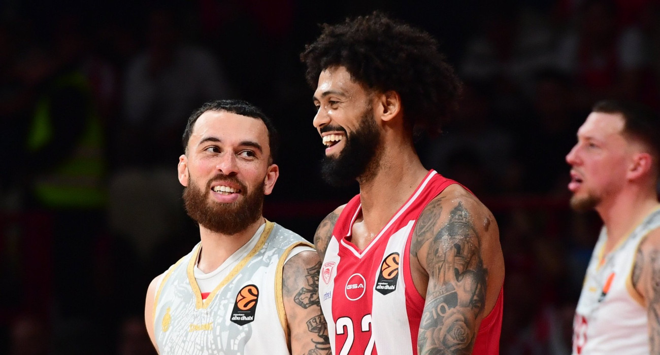 Ο Τάιλερ Ντόρσεϊ, γελάει με τον Μάικ Τζέιμς, Πηγή: Eurokinissi