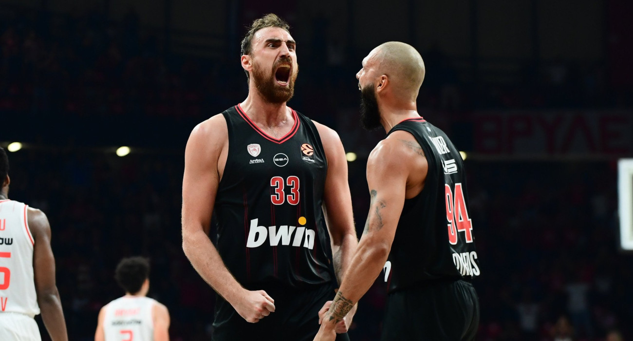 Ο Νίκολα Μιλουτίνοφ πανηγυρίζει με τον Εβάν Φουρνιέ / Πηγή: Eurokinissi