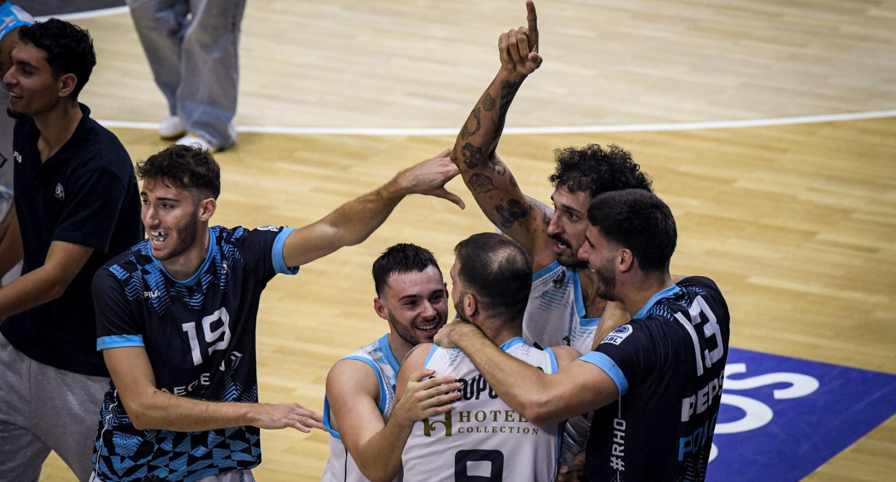 Οι παίκτες του Κολοσσού πανηγυρίζουν μετά τη νίκη επί του Πανιωνίου, Πηγή: Eurokinissi