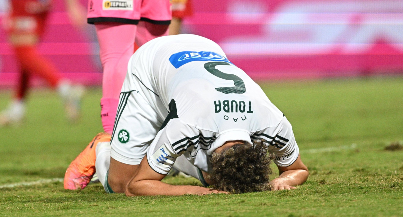 Απογοητευμένος ο Τουμπά από τη χαμένη ευκαιρία του / Πηγή: Eurokinissi