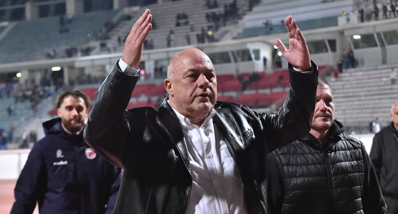 Ο Αχιλλέας Μπέος στέλνει... φιλάκια στον κόσμο του Παναθηναϊκού / Πηγή: Eurokinissi