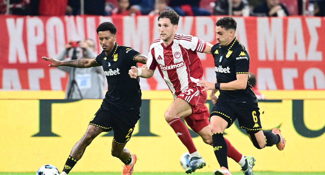 Γαλανόπουλος και Φατιγκά σε φάση του αγώνα με τον Ολυμπιακό/Πηγή: Eurokinissi