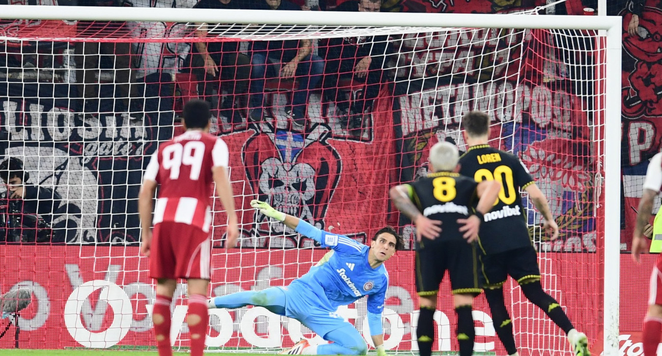 Ο Μορόν εκτελεί εύστοχα το πέναλτι και νικάει τον Τζολάκης / Πηγή: Eurokinissi