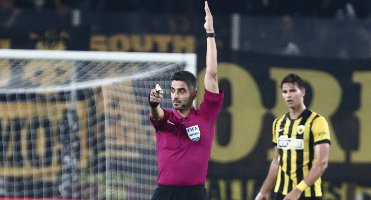 Ο διαιτητής Παπαδόπουλος στο ΑΕΚ - Παναιτωλικός  / Πηγή: Eurokinissi